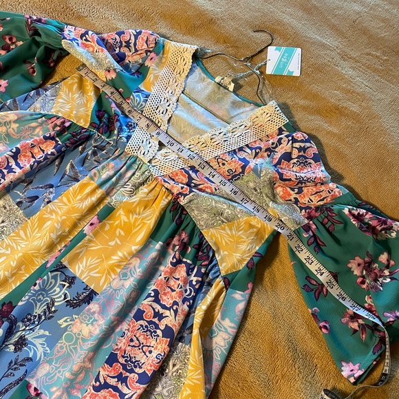 Umgee Lace V Neck Bell Sleeve Floral Dress… - Picture 6 of 7